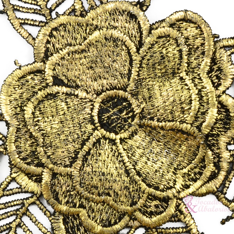 FLOR BORDADA DE 16 X 14 CM. FLOR BORDADA DE 16 X 14 CM.
