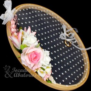 Porta anillos de tul y flores