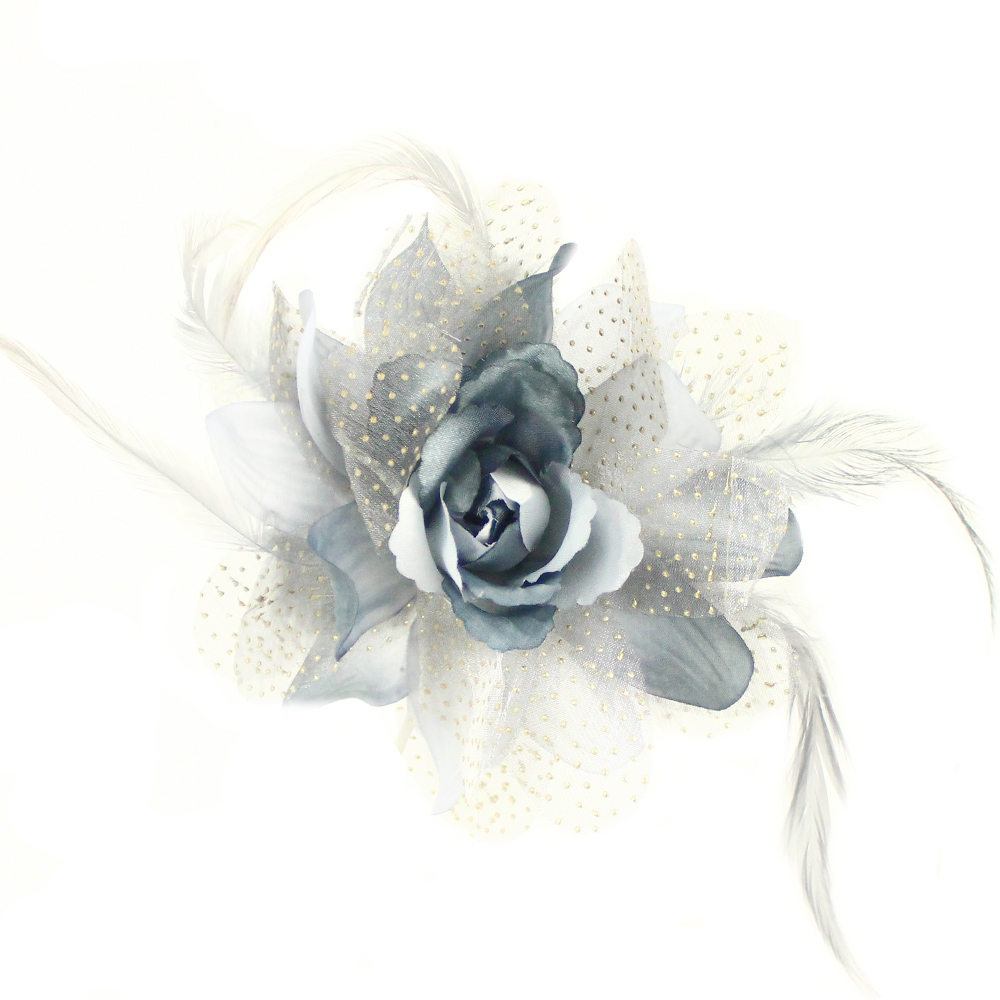Fleur en organza et plume gris Fleur en organza et plume gris
