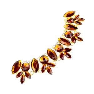 ornement bijou avec maillons ambre